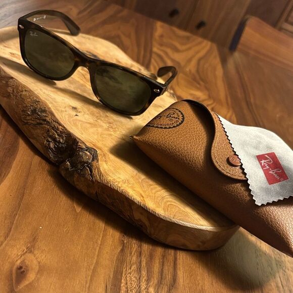 Ray-Ban New Wayfarer Tortoise Shell Sunglasses - Picture 1 of 9